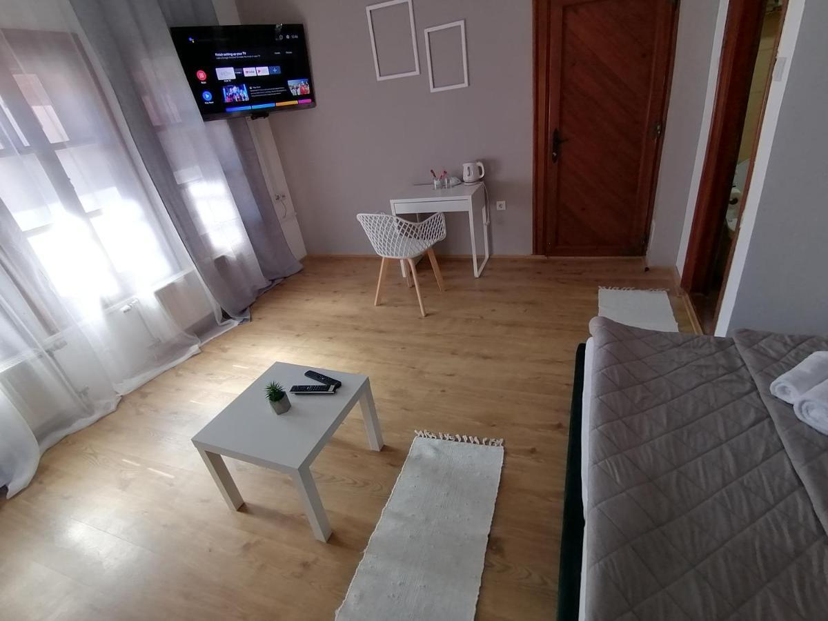 Mon Accommodation Free Parking Ni Εξωτερικό φωτογραφία